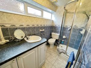 En suite- click for photo gallery